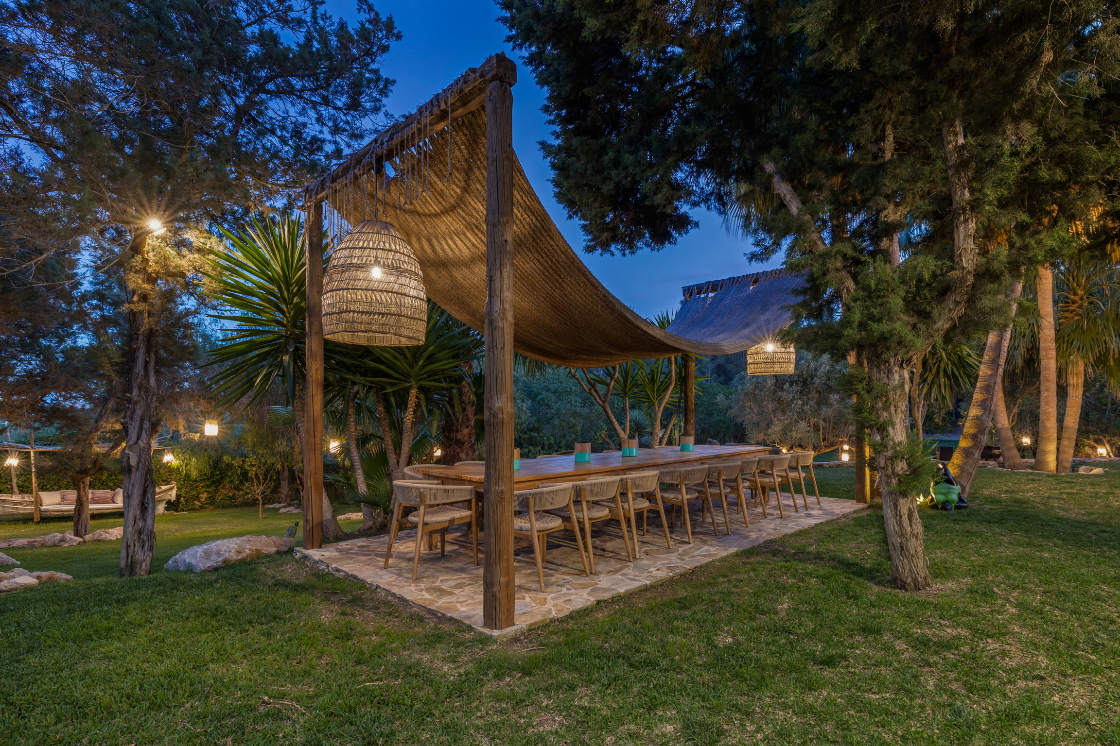 Villa Tiki outdoor kitchen